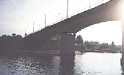 Вид моста с правого берега